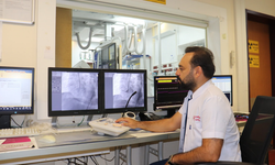 Doç. Dr. Halil Fedai, ani başlayan göğüs ağrılarına karşı uyardı