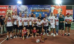 Efsaneler Futbol Ayak Tenisi Turnuvası'nda şampiyon belli oldu