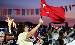 Gemlik'te Filenin Sultanları'nın Avrupa şampiyonluğu coşkuyla kutlandı