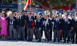 İzmir'in kurtuluşunun 104. yıl dönümü bayrak töreniyle kutlandı