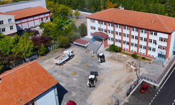 Kayseri'de 3 okula yeşil dokunuş: Okul bahçeleri yenilendi