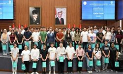 Kocaeli'de YKS ve LGS derecesi yapan öğrenciler ödüllendirildi