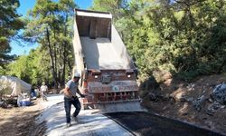 Kumluca Belediyesi Altınyaka yollarını asfaltla buluşturdu