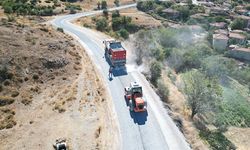 Manisa'da Kırkağaç-Akhisar bağlantı yolunda sathi kaplama çalışması yapıldı