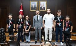 Muay Thai şampiyonlarından Vali Aktaş'a ziyaret