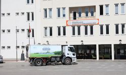 Niğde Belediyesi okullarda temizlik ve dezenfeksiyon çalışması yaptı