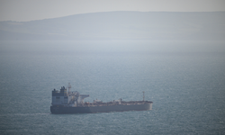 Rusya'dan Çin'e giden tanker Marmara Adası açıklarında arızalandı