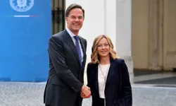 Rutte'den Meloni'ye tebrik
