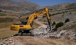 Sarız ve Pınarbaşı arasında 8 kilometrelik yolda asfalt çalışması başladı