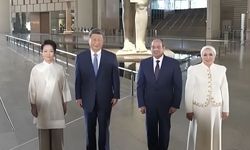 Xi Jinping Mısır'daki Büyük Mısır Müzesi'ni ziyaret etti