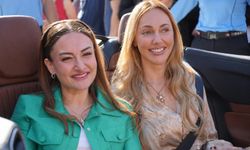 Antalya'da Altın Portakal Coşkusu: Sanatçı Geçidine Vatandaşlardan Yoğun İlgi