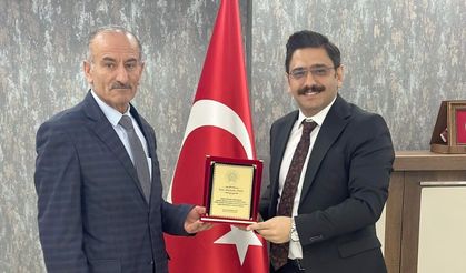 45 yıllık hizmetin ardından emekliliğe ayrılan Tekin’e başarı plaketi