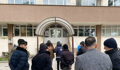 Amasya’da polisin peş peşe durdurduğu iki araçta 7 kaçak göçmen yakalandı