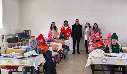 Beytüşşebap’ta çocuklara atkı ve bere dağıtıldı