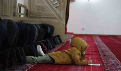 Bin 600 yıllık camide teravih namazı heyecanı