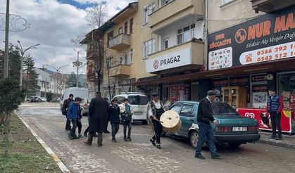 Çocuklar sokak sokak gezip manilerle Ramazan’ın gelişini kutladı