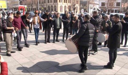 Çorum’da davulcular Ramazanın gelişini halay çekerek kutladı