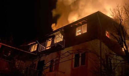Isparta’da bacadan çıkan yangın 2 katlı evi küle çevirdi