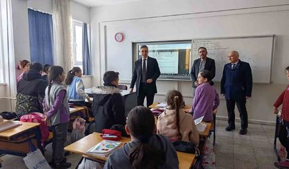 Kahraman’ın okul ziyaretleri devam ediyor