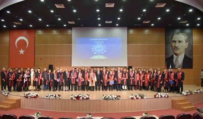 KMÜ’de akademik performans ve cübbe giyme töreni