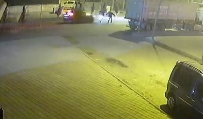 Mardin’de otomobilin yayalara çarptığı kaza kamerada