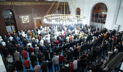 Muş’ta ilk teravih namazı kılındı