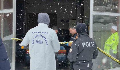 Oto tamir dükkanına park ettiği aracında ölü bulundu