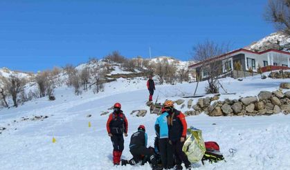 Şırnak’ta nefes kesen çığ tatbikatı