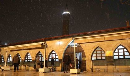 Sivas Ulu Camii’nde ilk teravih namazı kılındı