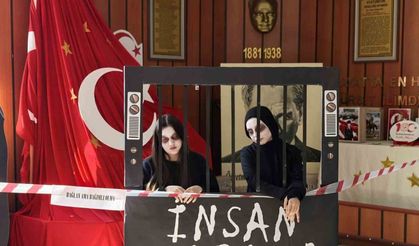 Teknoloji bağımlılığına canlı mankenlerle dikkat çektiler