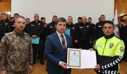 Vali Bakan’dan 47 polise başarı belgesi
