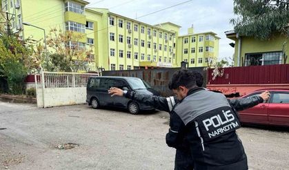 Adana’da okul çevrelerinde ‘Narko Alan Uygulaması’ gerçekleştirildi