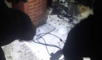 Alev alan uzatma kablosu evi küle çeviriyordu