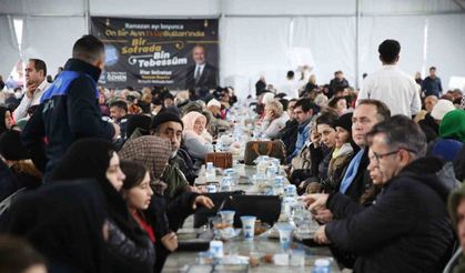 Binlerce vatandaş Eyüpsultan’da dev iftar sofrasında buluşuyor