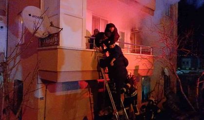 Çorum’da alevlere teslim olan apartmandaki 6 kişi dumandan etkilendi