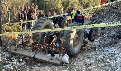 Devrilen traktörün altında kalan yaşlı adam hayatını kaybetti