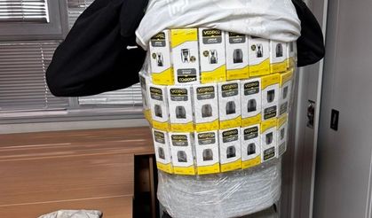 Elektronik sigaraları vücutlarına yapıştıran üçü kadın 6 Bulgar yakalandı