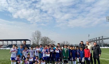 Futbolda şampiyon Bilgi Ortaokulu oldu