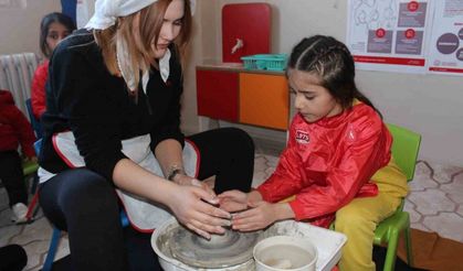 Halk eğitim kursiyerlerinden miniklere çömlek etkinliği