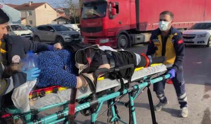 Hamile kadını hastaneye yetiştirmeye çalışan ambulans kaza yaptı: 5 yaralı
