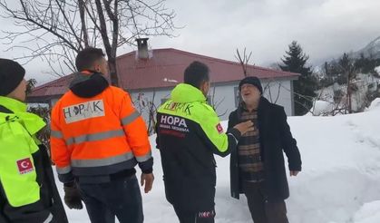 Hopa’da 8 gündür mahsur kalan kalp hastası adam ve eşi kurtarıldı