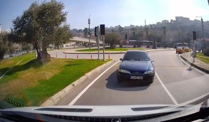 İzmir’de ters yöne giren araç tehlike saçtı