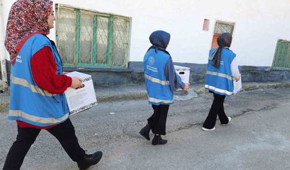 Karaman’da yurt öğrencileri yardım kolilerini ihtiyaç sahiplerine ulaştırdı