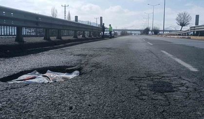 Karayolunda  oluşan çöküntüler tehlike saçıyor