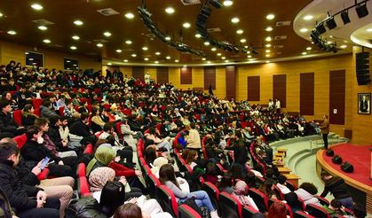 Kastamonu Üniversitesi’nde Metaverse ve yapay zekaanın eğitimdeki geleceği konuşuldu