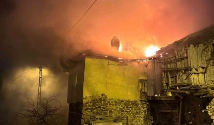 Kızılcahamam’da iki katlı binada yangın çıktı