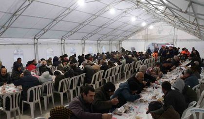 Malatya’da vatandaşlar iftar çadırında bir araya geldi