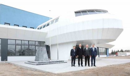 Savunma Sanayii Başkanı Melikgazi Belediyesi Havacılık Ve Uzay Bilimleri Lisesi’ni ziyaret etti