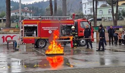 Seydikemer’de öğrencilere yönelik yangın ve deprem tatbikatı gerçekleştirildi