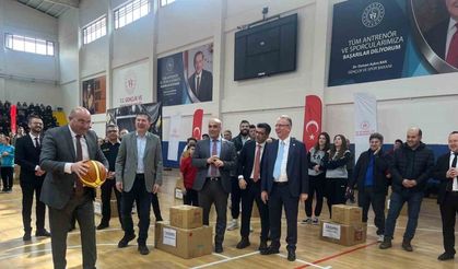 Tavşanlı’da 32 okula spor malzemesi desteği